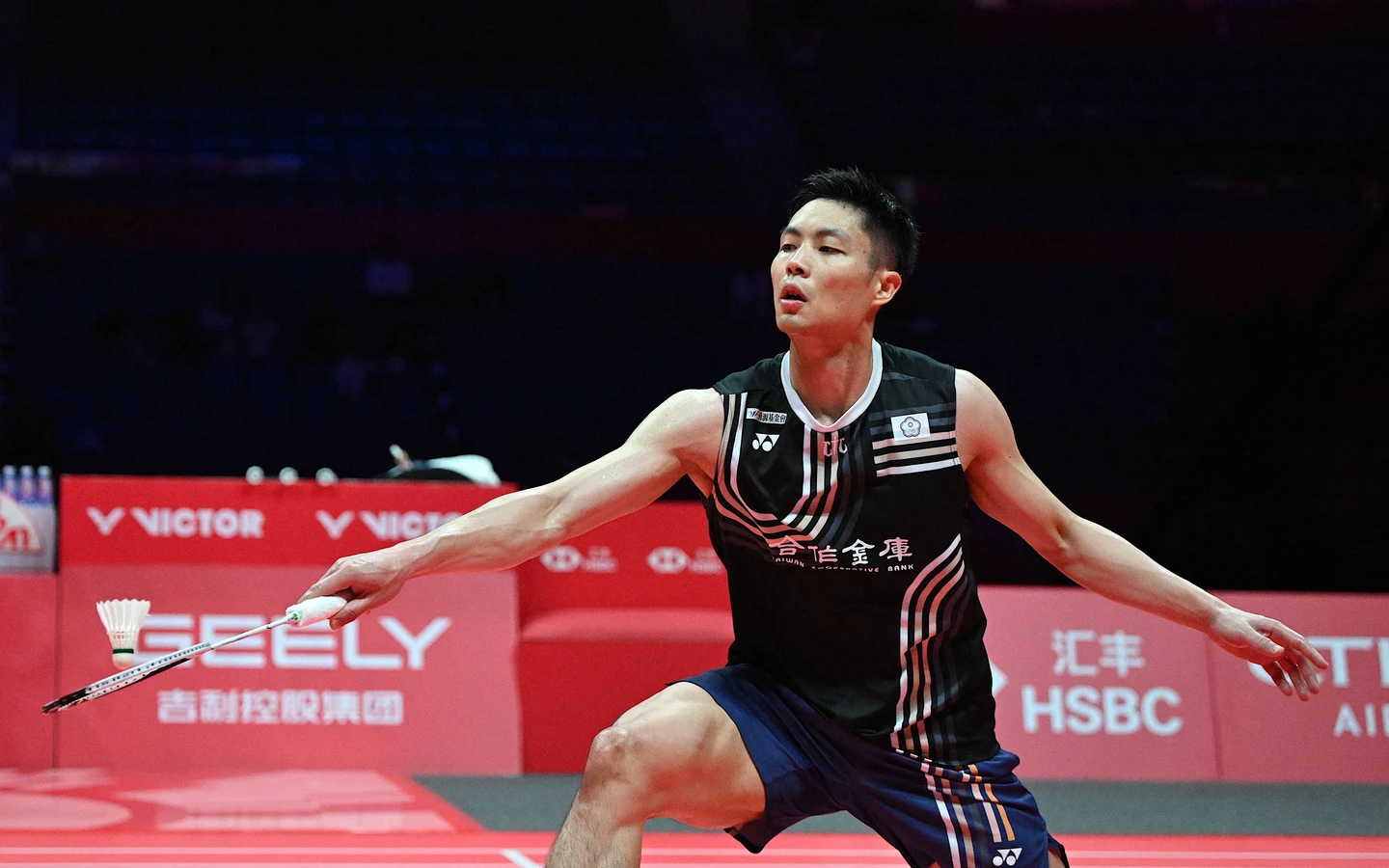 羽球｜周天成「讓1追2」再演驚天逆轉！生涯二度殺進亞錦賽4強　確定獎牌入袋