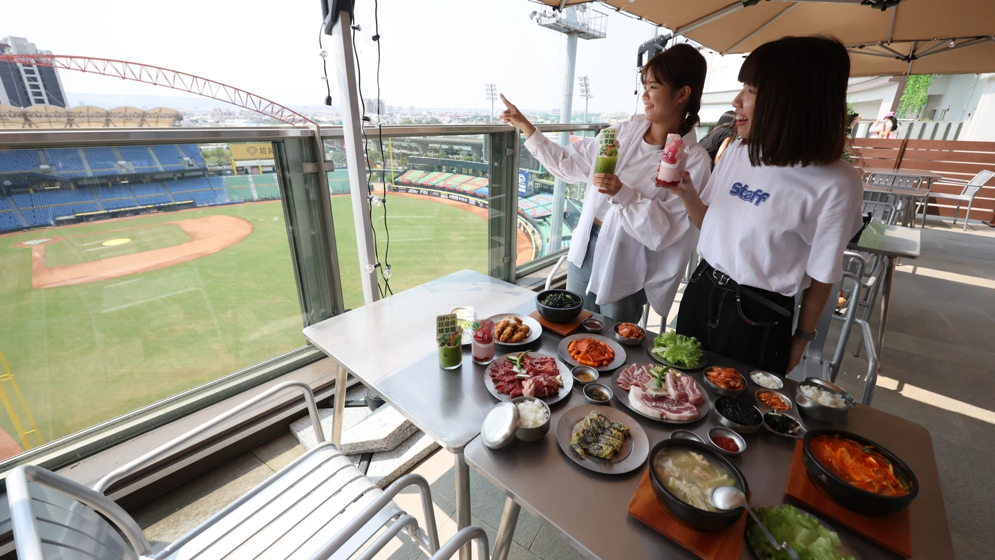 漢神洲際韓式燒肉太狂！戶外用餐區可俯瞰球場　爽看球賽演唱會視角曝