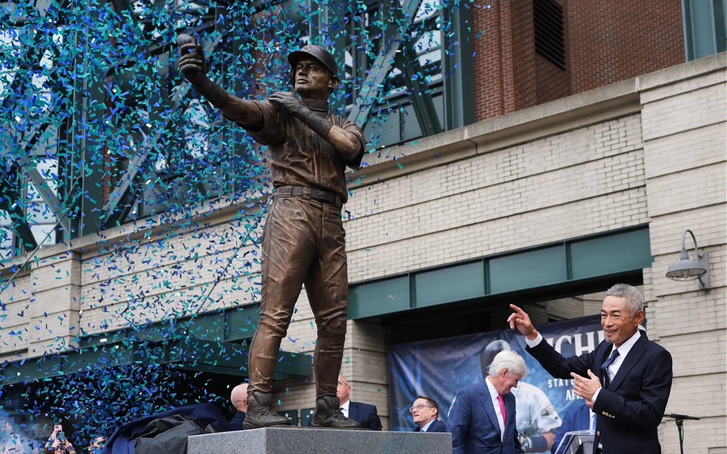 MLB｜朗神銅像揭幕竟變斷棒！鈴木一朗本人反應曝：沒想到李維拉也來啦