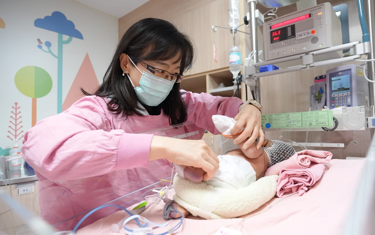 人物｜送走20年來第一個安寧寶寶　兒科醫廖穗綾握住媽媽的手：我們再把他生回來