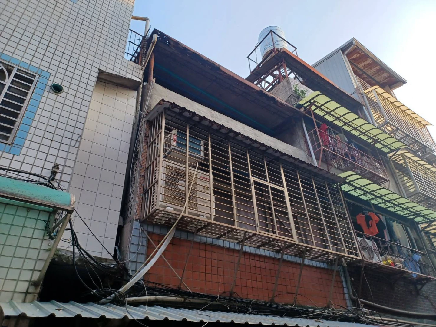 三重民宅清晨驚傳氣爆！23歲女全身30%燒燙傷送醫　消防局教你「3自檢3注意4步驟」保命