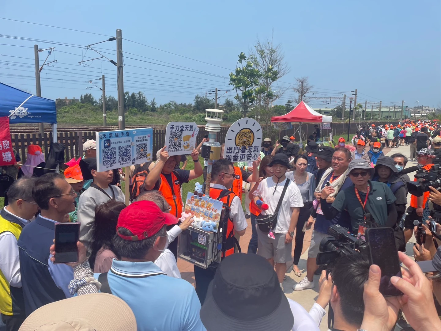 白沙屯媽祖今晚出發！結緣品一次看　粉紅超跑免費坐