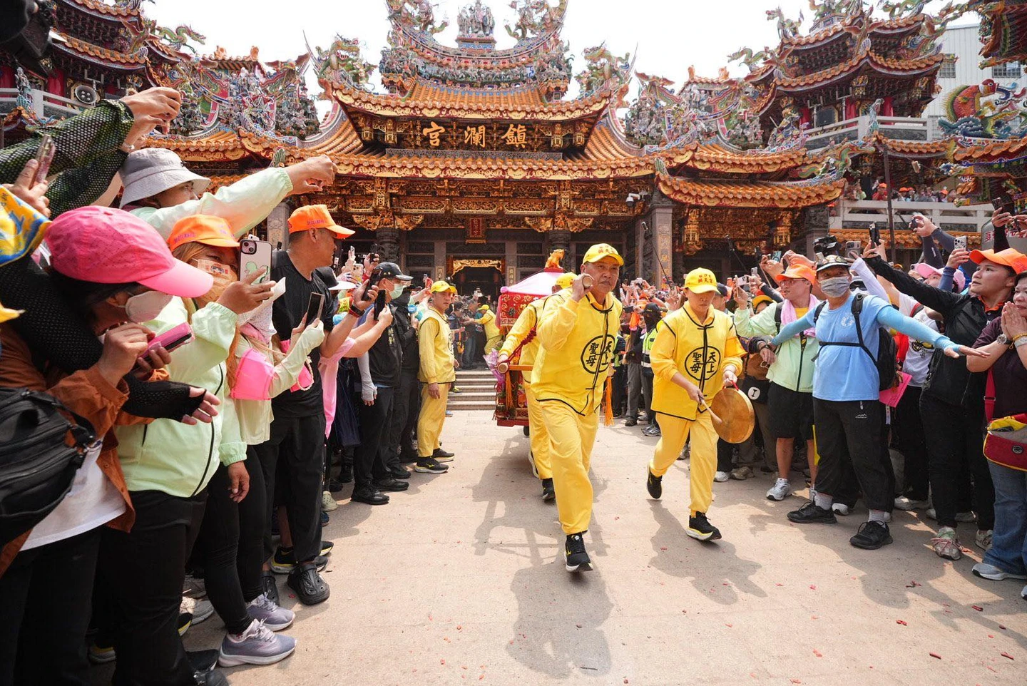 直播｜白沙屯媽祖起駕！11度衝TOYOTA苑裡營業所　中午停駕鎮瀾宮罕見「四媽會」