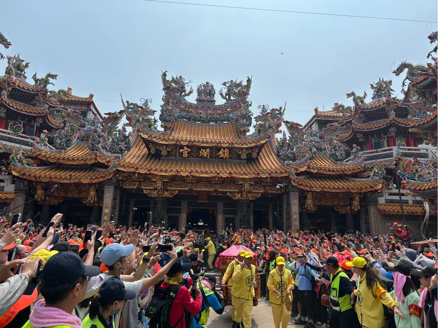 直播｜白沙屯媽祖起駕！11度衝TOYOTA苑裡營業所　中午停駕鎮瀾宮罕見「四媽會」