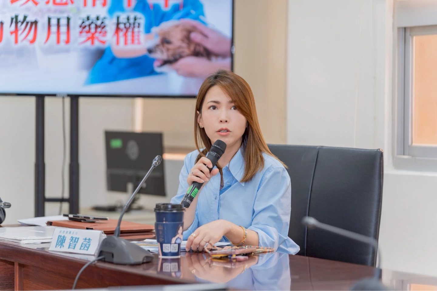 李貞秀開戰嗆民眾黨蛀蟲！陳智菡酸「上節目不要只是傻笑」：上任前就對我人身攻擊、抹黑