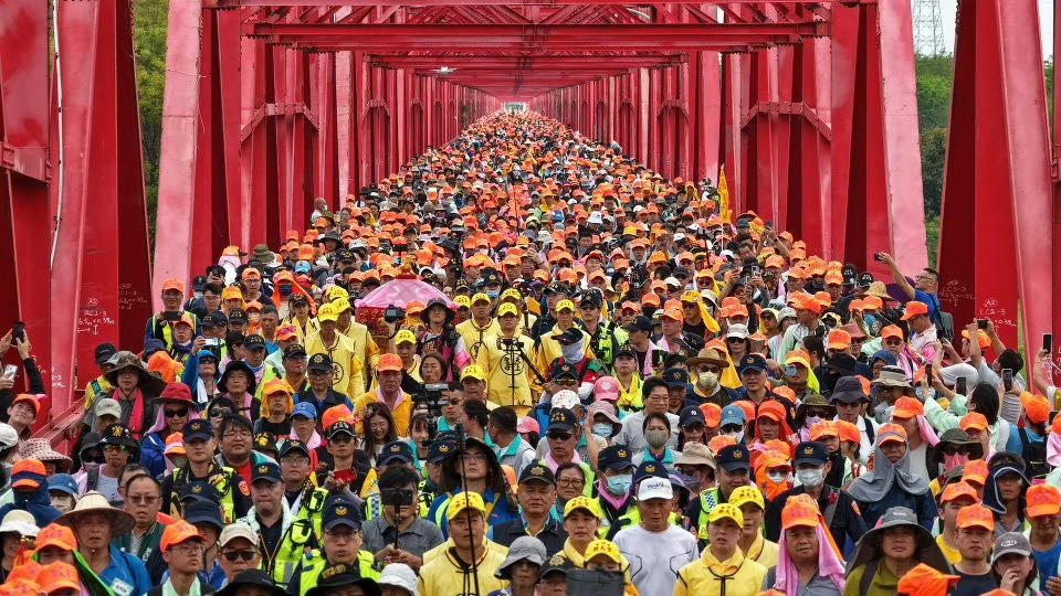 直播Day3｜白沙屯媽祖飆速！粉紅超跑已奔100公里　抵達雲林福興宮停駕