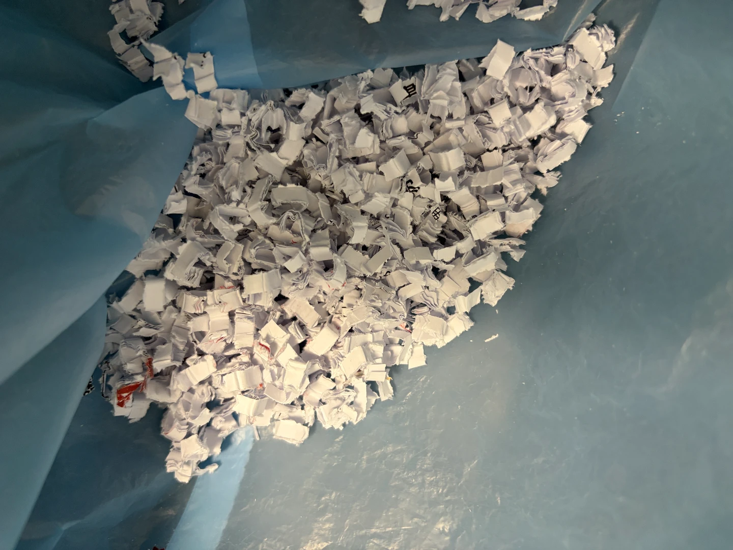 空軍機密演習計畫不見了！竟被丟碎紙機絞碎　作戰官遭起訴