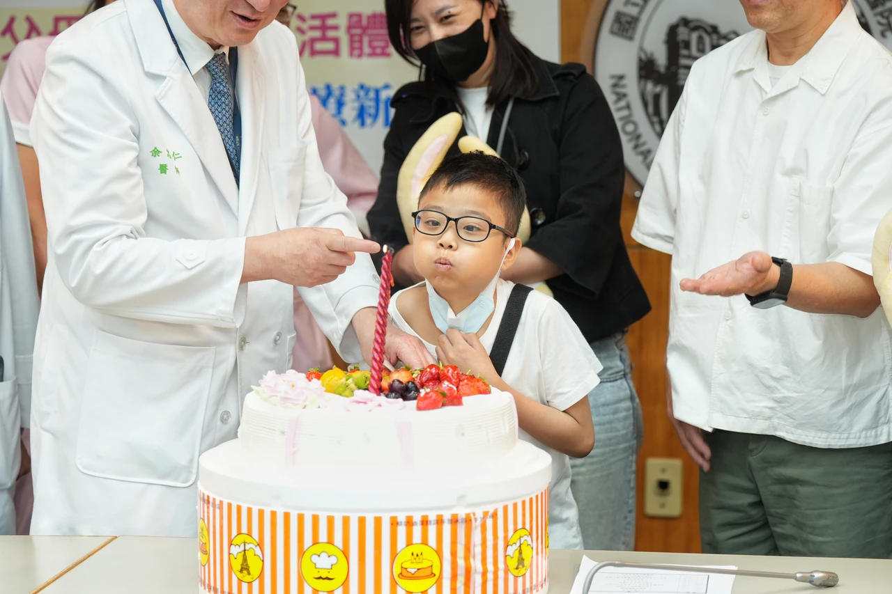 「給他缺陷只好盡力彌補」　父母一年內接力捐肝腎救罕病兒