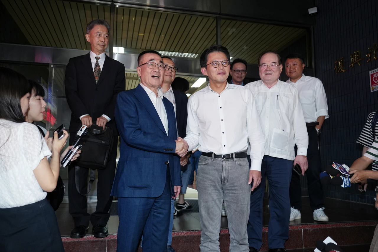 藍白新北市長「全民調」決勝!李四川、黃國昌同台喊融洽 4月底揭曉結果