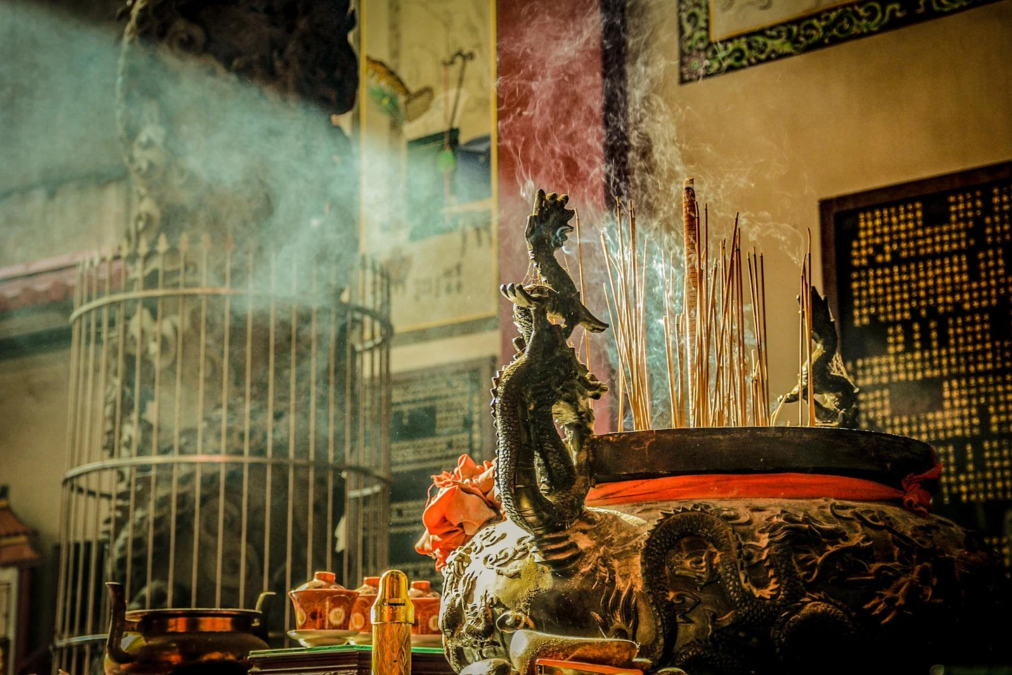 被香燈腳電話打爆！鳳山寺公告「停宿沐浴」拒情勒：逞兇鬥狠也不改變