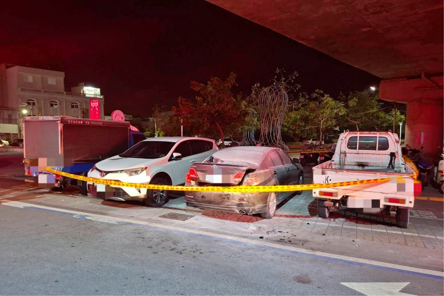 手遊玩不了竟暴走隨機攻擊！汽油彈燒4車、砸超商行搶　恐怖男下場曝光