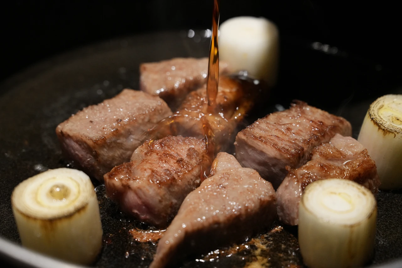 郭台銘也愛吃！全新關西壽喜燒插旗大安區　吃得到日本三大銘柄牛