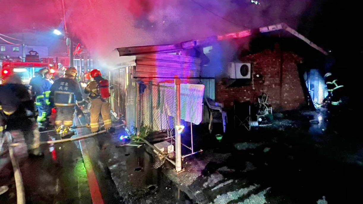 暗夜惡火噬平房！屏東7旬老婦命喪火窟　50歲男灼傷驚險逃生