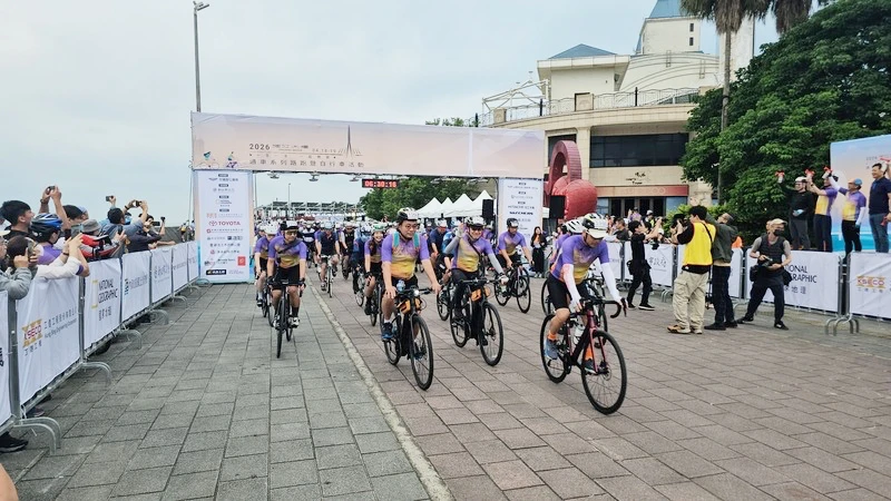 淡江大橋通車在即！2500人搶先單車漫遊　迎晨曦騎行賞河畔晨光樂打卡