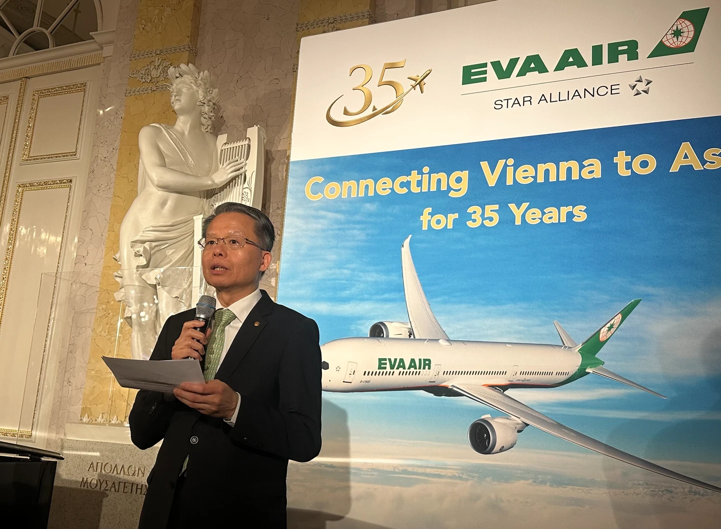 燃油附加費調漲！長榮航空載客率9成多「不可能減班」　票價持續往上