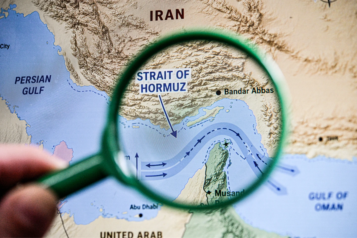 美伊談判前夕升溫！美軍開火攔截伊朗貨輪　油價飆漲、德黑蘭揚言報復