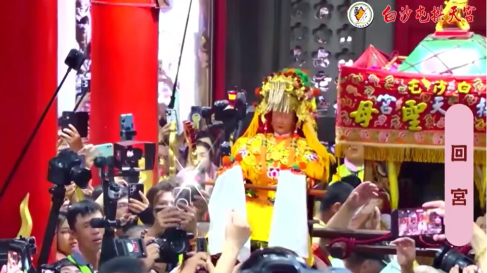 直播Day8｜萬人高喊「進喔」！白沙屯媽回拱天宮　閉關12天再開爐