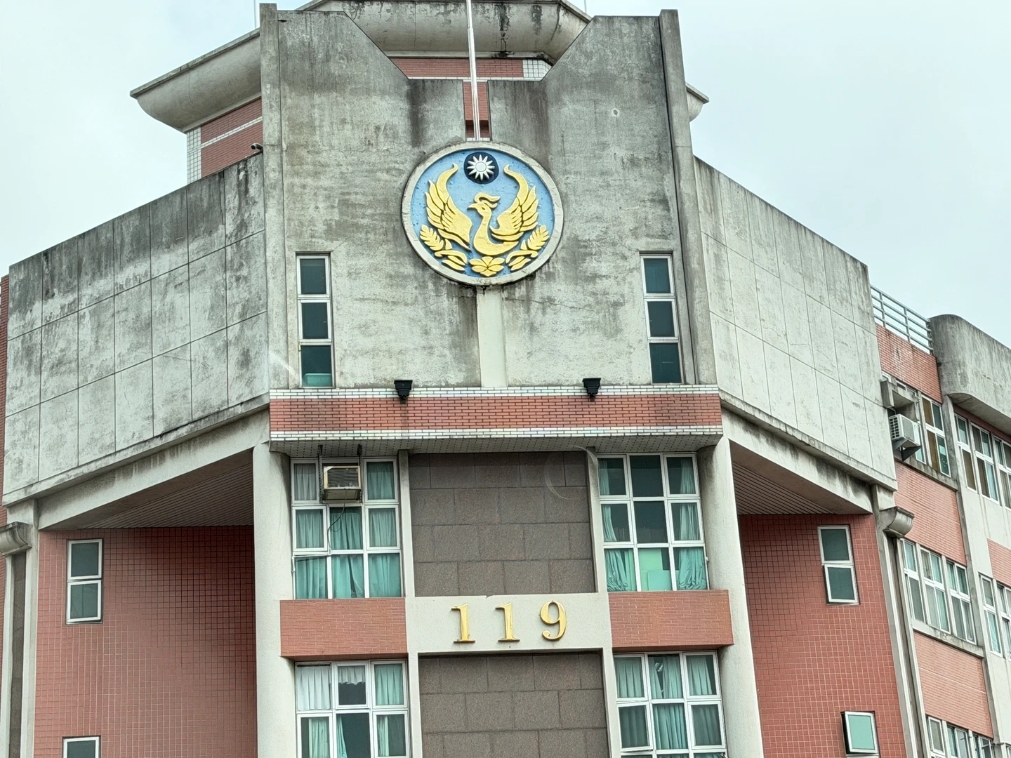 夫妻吵架聞巨響！　14歲兒子墜樓亡