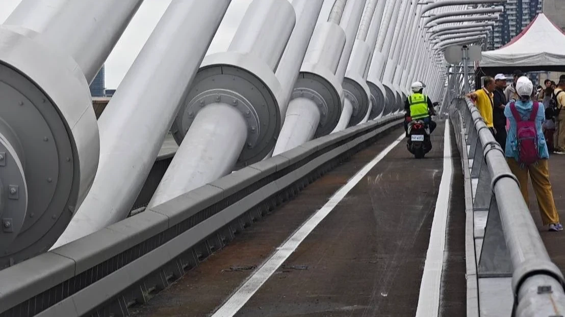 淡江大橋機車道太窄挨轟！車禍救援方式曝光　採單向通行、設24小時拖吊