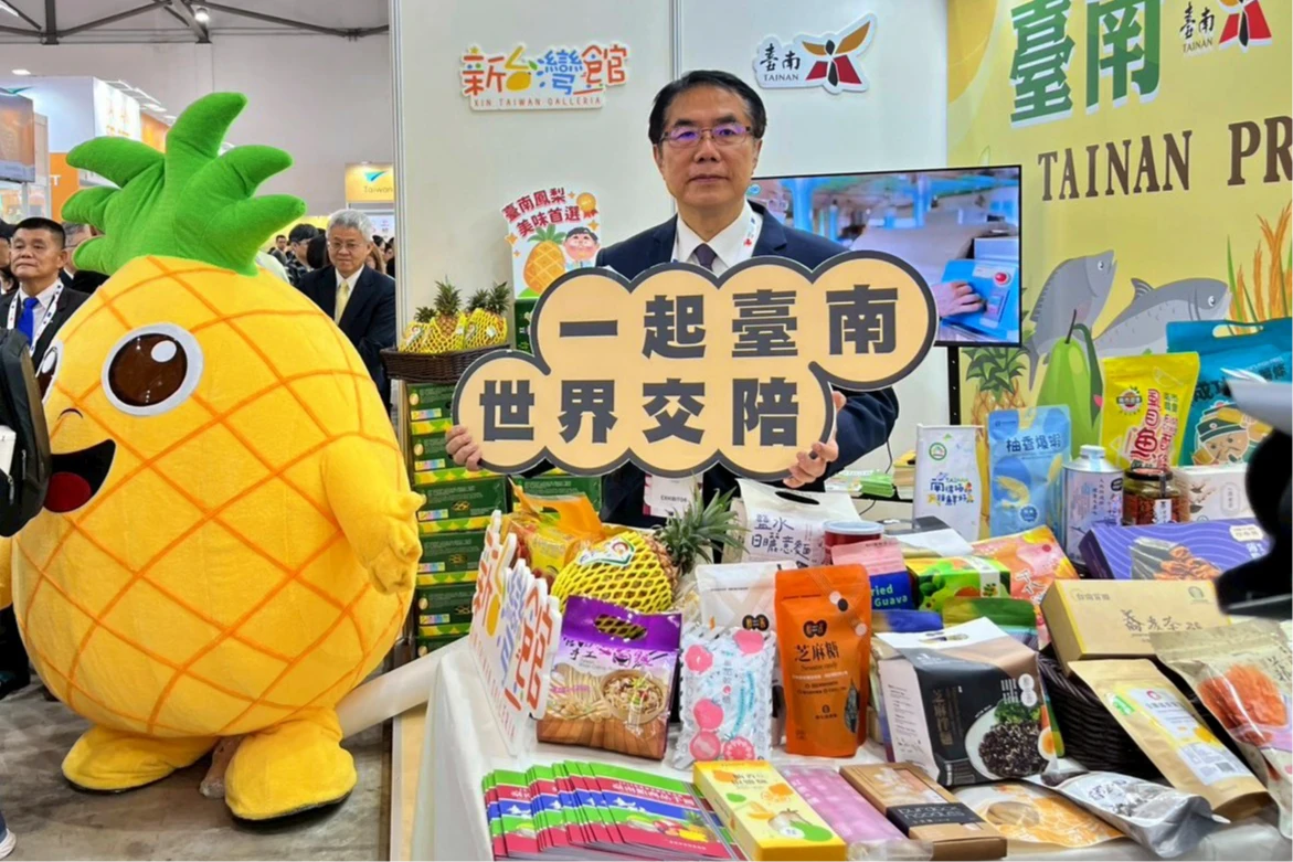 黃偉哲9天4國鐵人行程！拚農產外銷　率台南隊赴新加坡食品展搶單