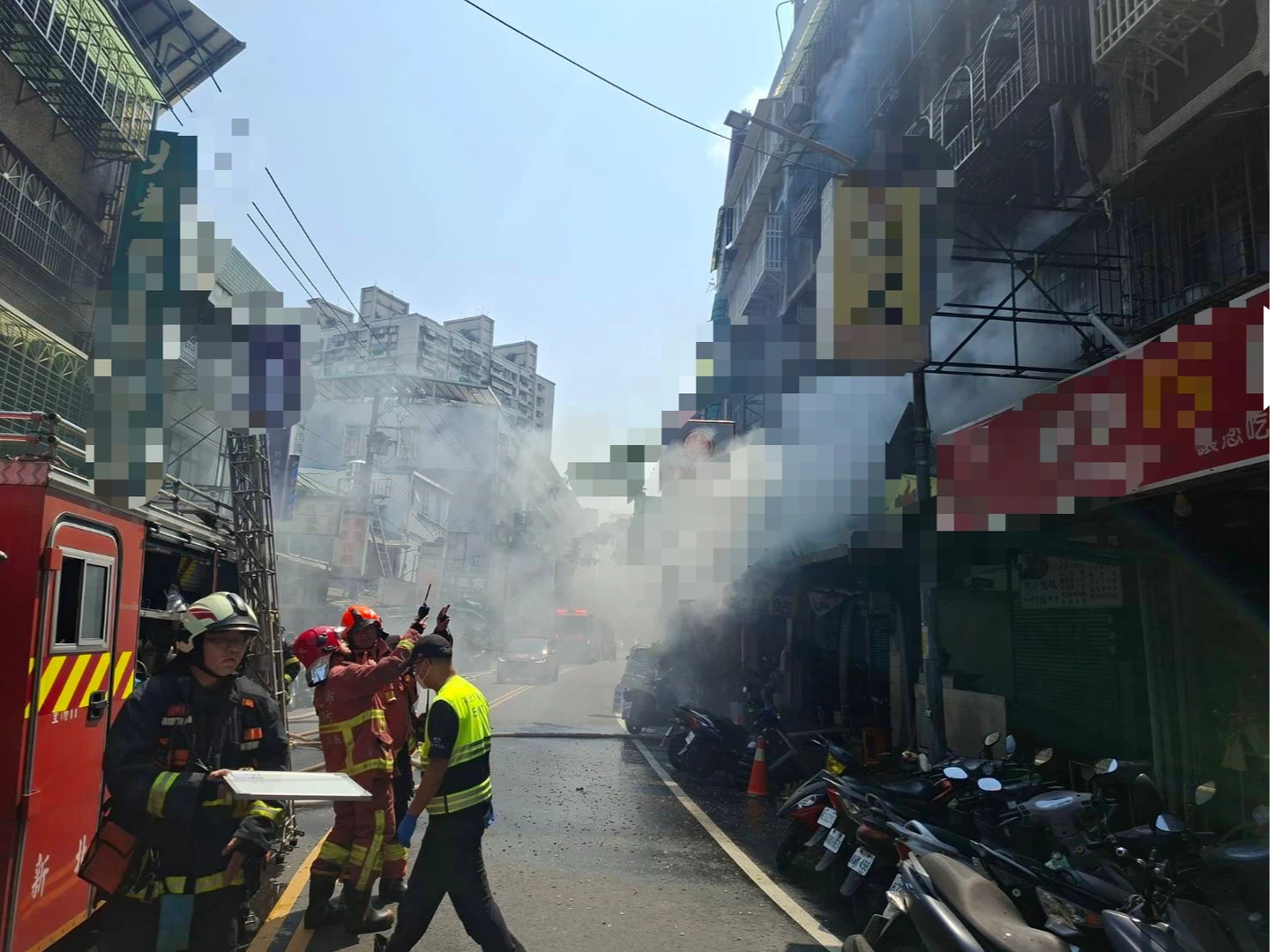 三重公寓大火！整條街濃煙密布　7旬婦受困獲救命危