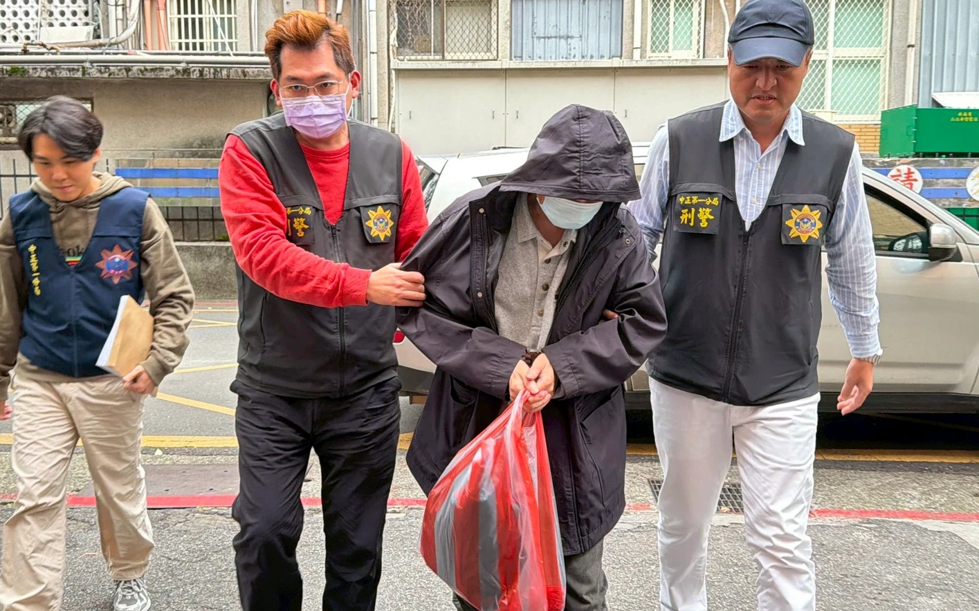 持刀踹護欄夜闖總統府！莽男喊殺「假扮的賴清德」　下場曝光