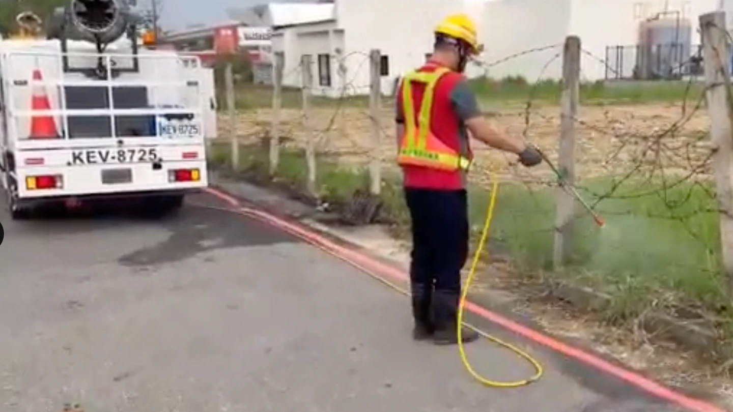 垃圾車路邊偷倒餿水！民眾直擊追車抓包　盧秀燕下令嚴辦