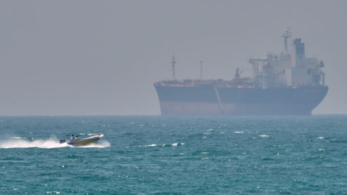 荷姆茲海峽貨輪遭砲擊！伊朗革命衛隊證實：扣押2以色列船隻