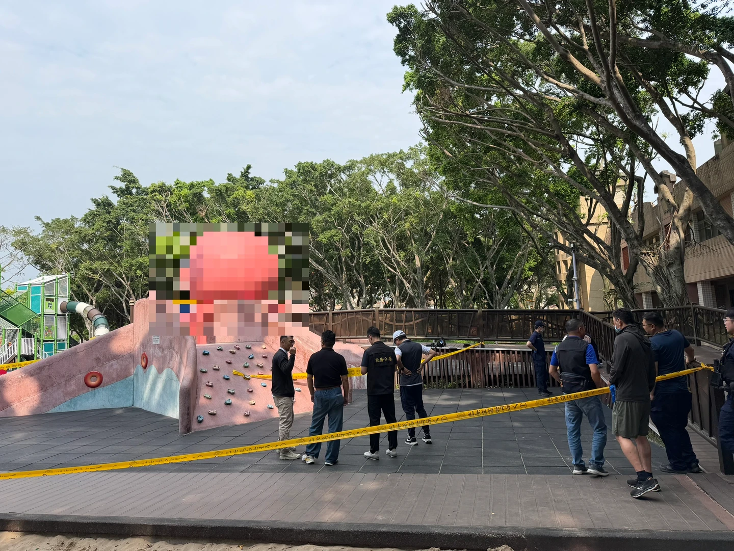 板橋溪北公園驚見男屍！倒臥溜滑梯滿身血　晨運民眾嚇壞