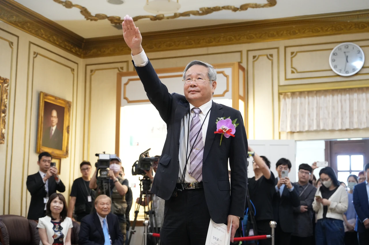 許忠信接棒李貞秀立委職！不在意辦公室未清空　喊給她一個方便