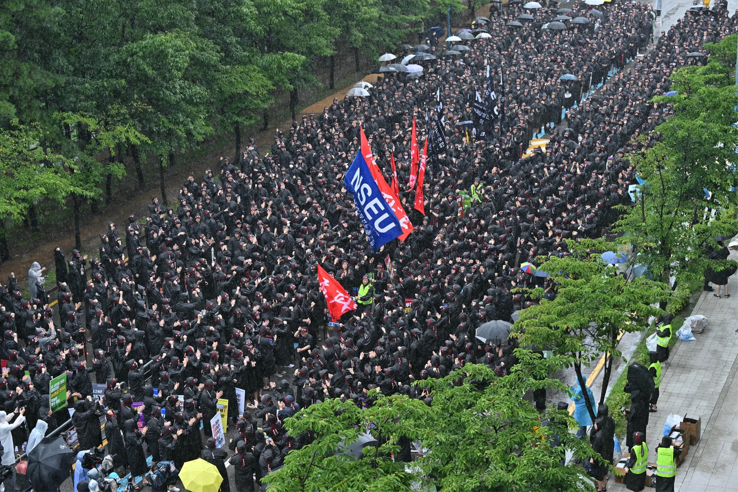 三星爆4萬員工廠區示威抗議　怒吼「獎金僅海力士3成」放話罷工18天