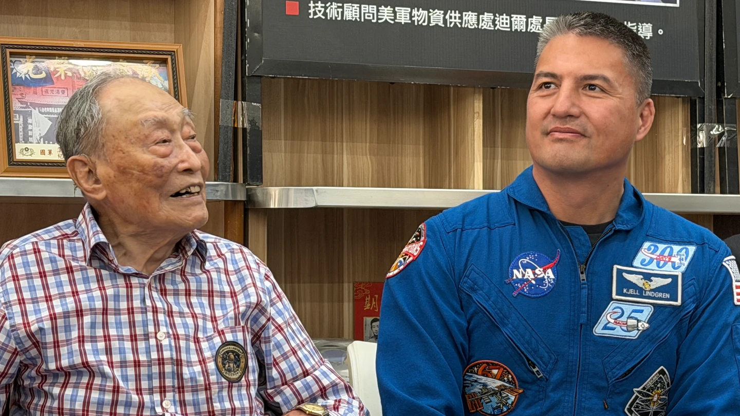 有片｜NASA太空人林琪兒返台中！會面百歲人瑞　幽默曝吃這麵包才飛上太空