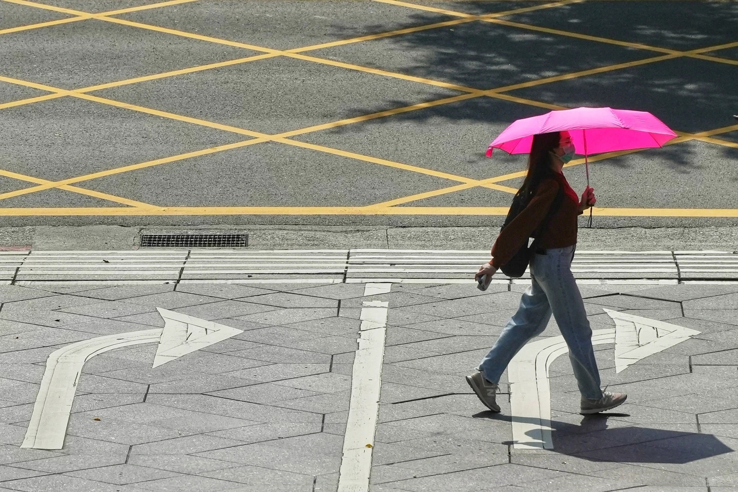 午後變天！雨越晚越大防豪雨　專家：春雨鋒面挾雲雨帶「持續殺入」