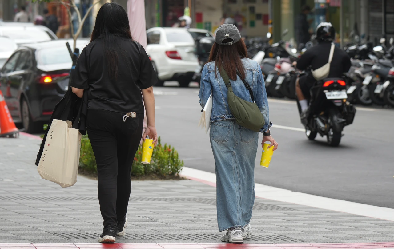 無糖手搖飲55%驗出糖！人工甜味劑恐亂腸道菌　脂肪肝風險增