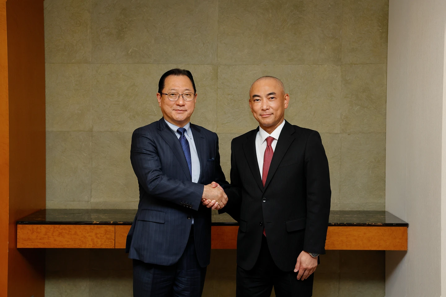 鴻海與三菱電機簽署備忘錄　協商車用零組件合作可能