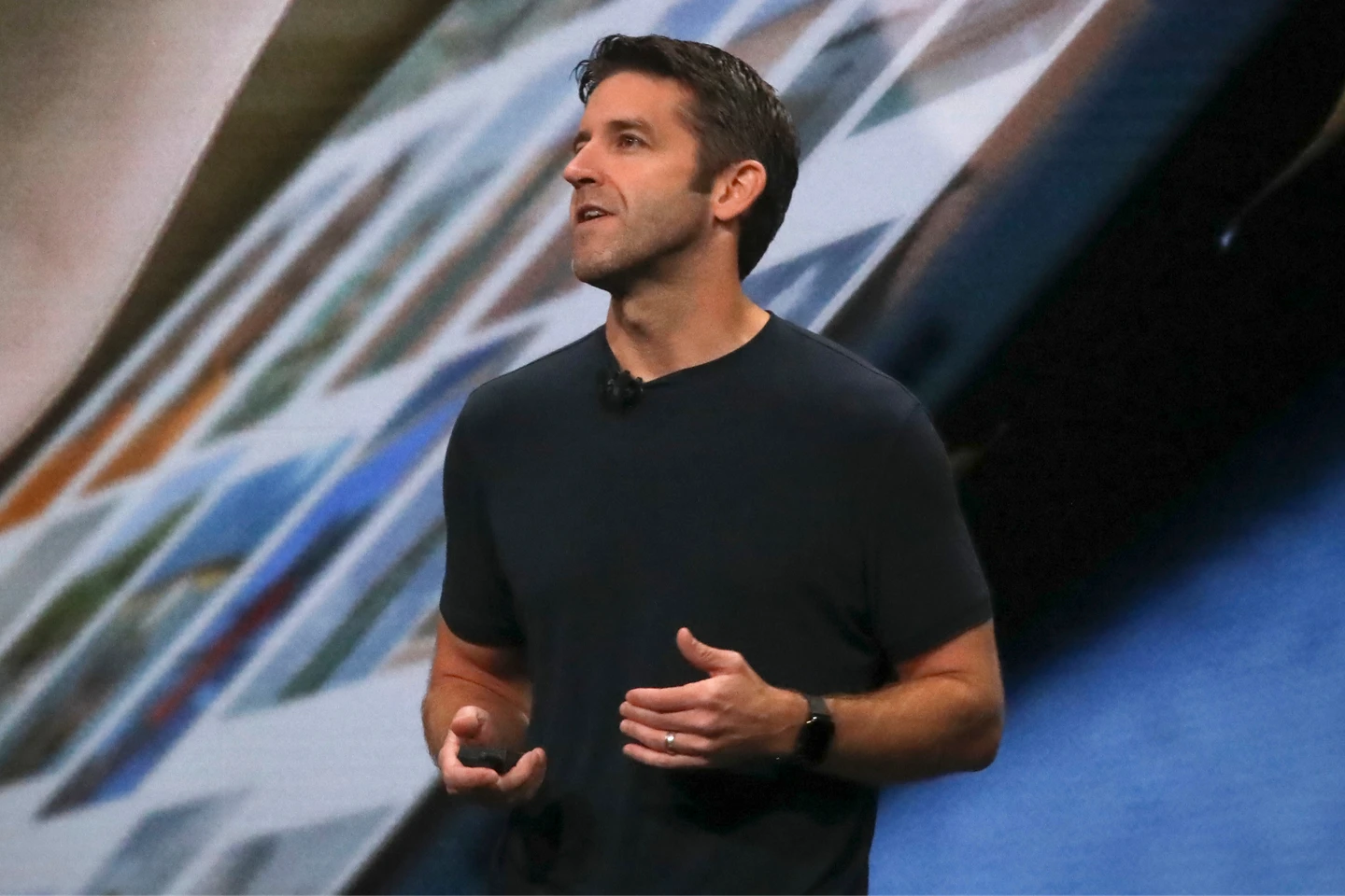 周末精選｜庫克交棒特納斯！蘋果候任CEO「超硬背景」　預告對抗AI浪潮戰略