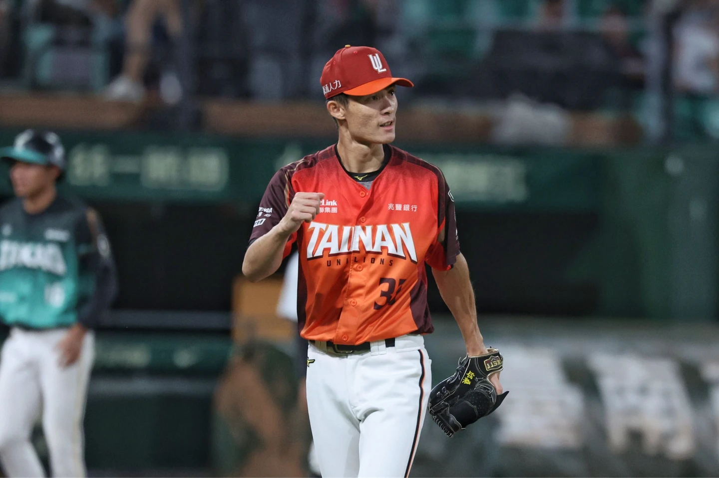 中職｜邱浩鈞「拆彈」達成百中繼成史上第5人　獅隊「南人祭」橫掃雄鷹