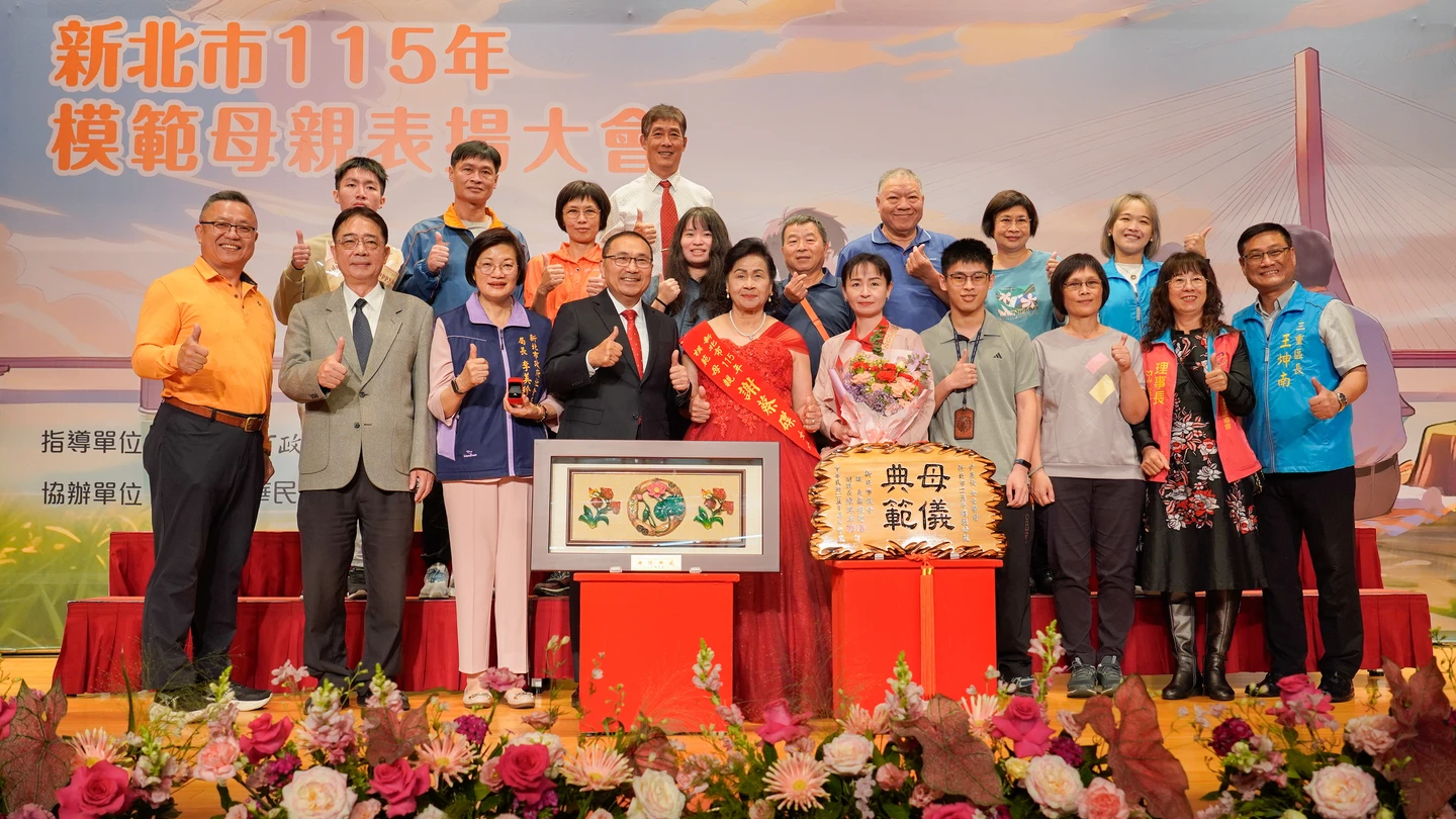 從雜貨店到長照講師！8旬婦突破識字限制考取8證照　獲頒新北模範母親