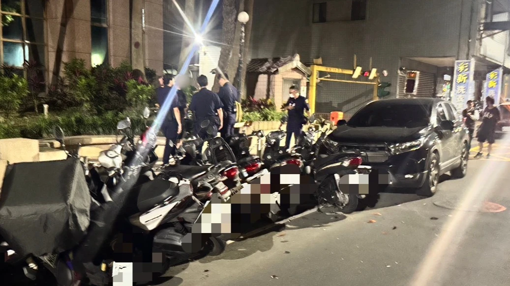 淡水男深夜「保齡球式」連撞12車！　警到場一驗揪出毒駕