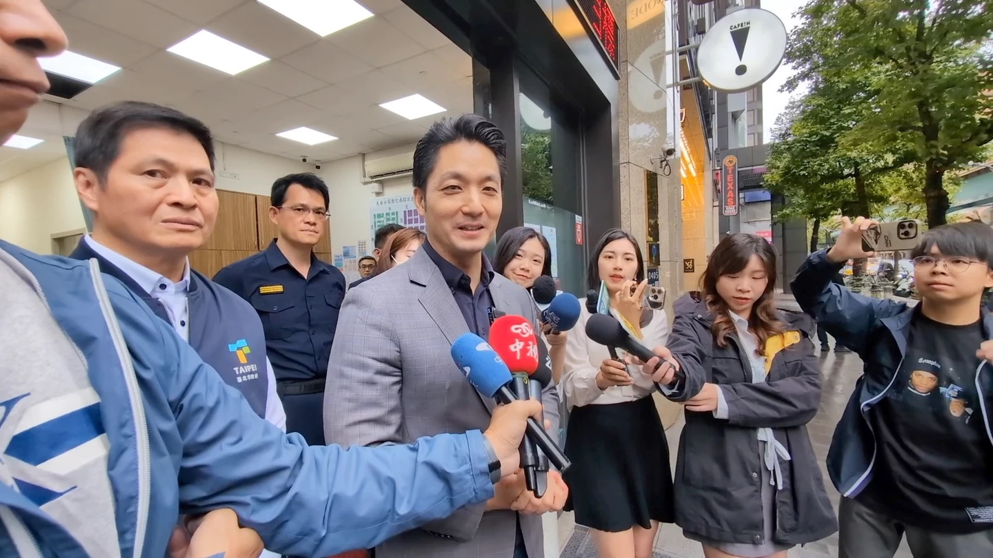 動物園爆鼠患！米奇竄陸龜展場喧賓奪主　蔣萬安甫遭陳情追問超尷尬