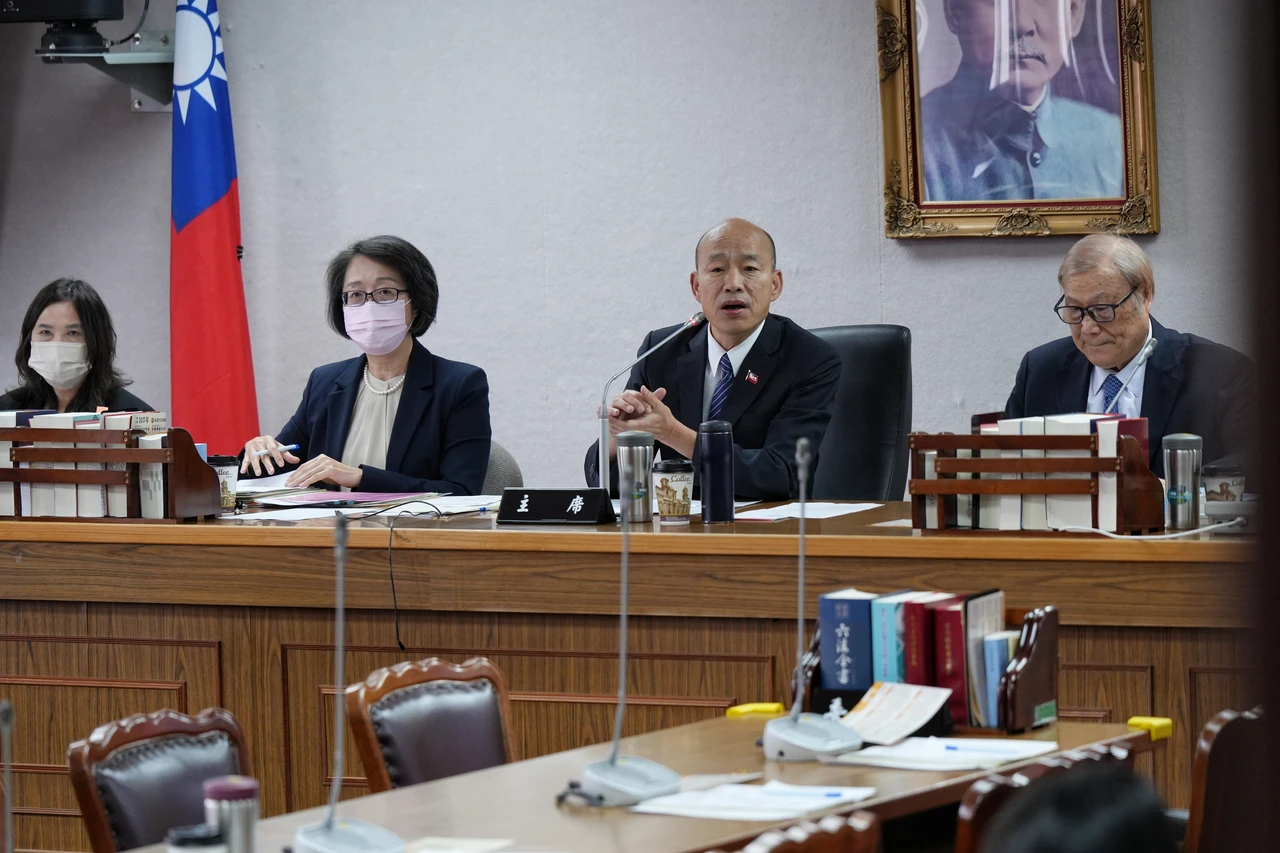 軍購黨團協商3度破局！徐巧芯提8000億軍購版本　韓國瑜拍板5/6再戰