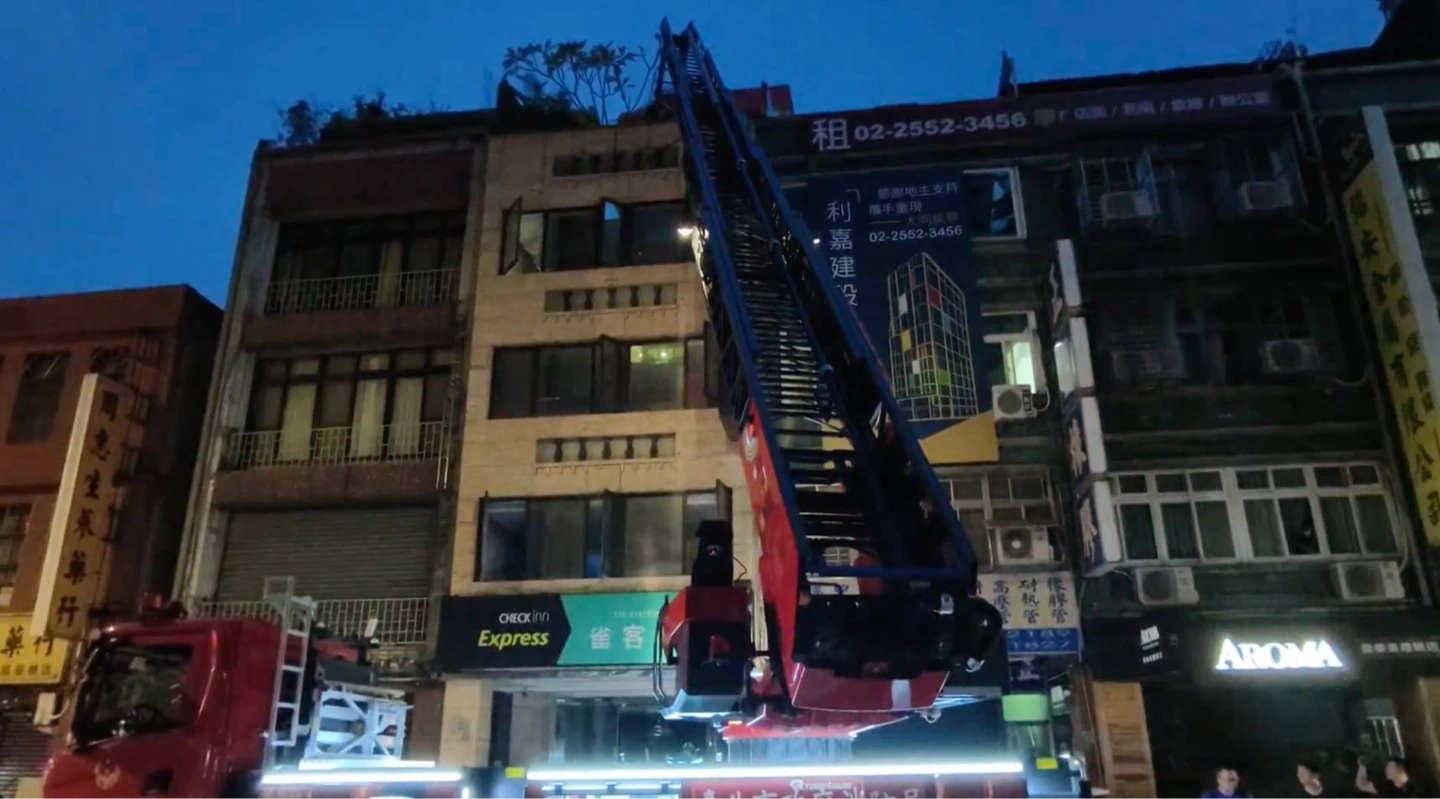 有片｜北市商旅清晨起火！房客疑抽菸釀災急落跑　板橋車站落網