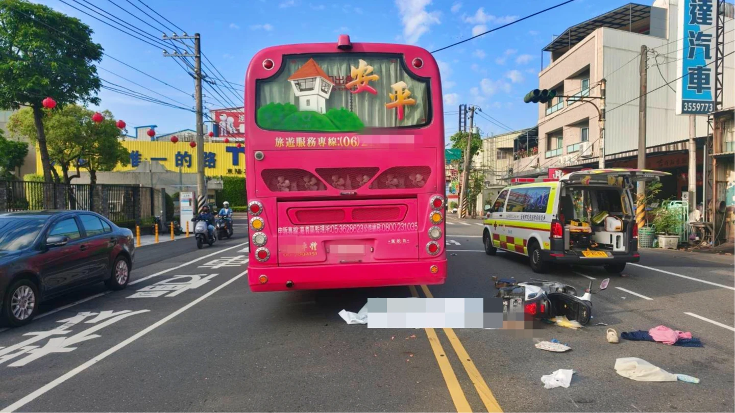 驚悚！28歲女騎士擦撞遊覽車　摔車慘遭巨輪輾斃