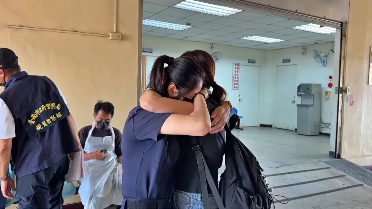 28歲女警遭追撞「再被遊覽車輾斃」！相驗結果出爐　男友悲痛蹲地、同事相擁痛哭