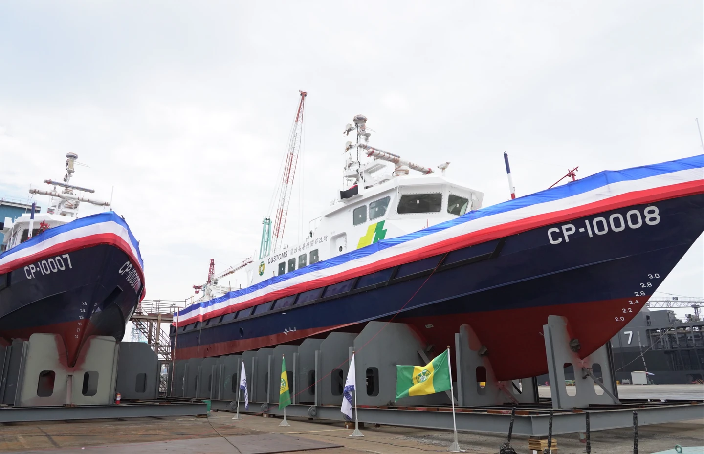 海關巡緝艇汰舊換新第二期推進　台船2艘100噸級「海安艇」「海誠艇」命名下水