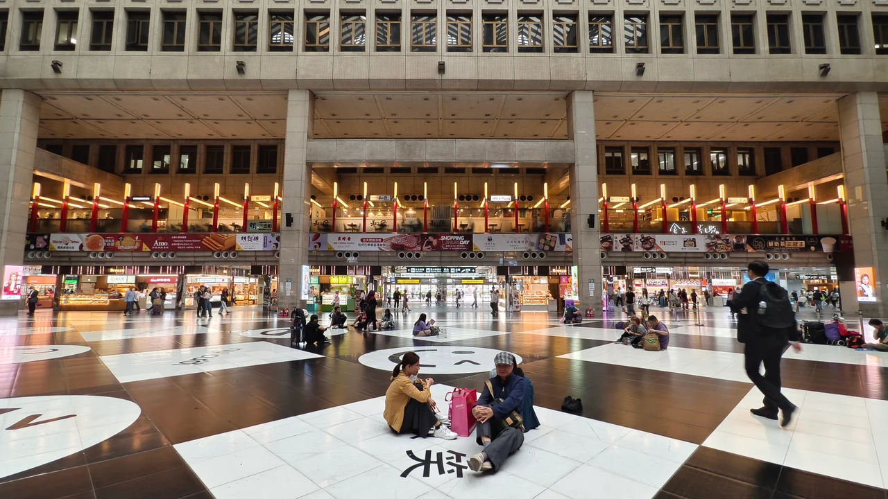 新光三越入主北車商場！台鐵董座：感謝微風過去努力奠定基礎　有異議今起提出