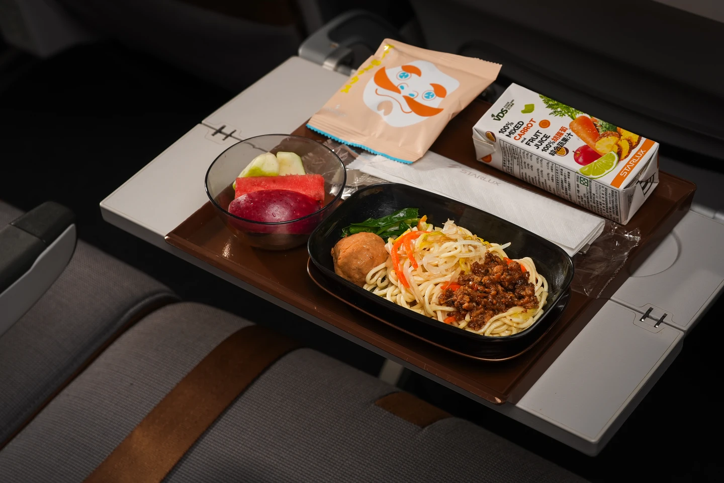 Q2全新菜單！星宇聯手百年「度小月」、燒肉名店「開丼」　打造台味機上餐