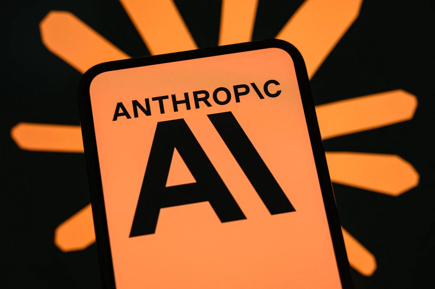 Anthropic擬新一輪募資！估值上看逾28.5兆　將奪OpenAI最有市值AI新創寶座