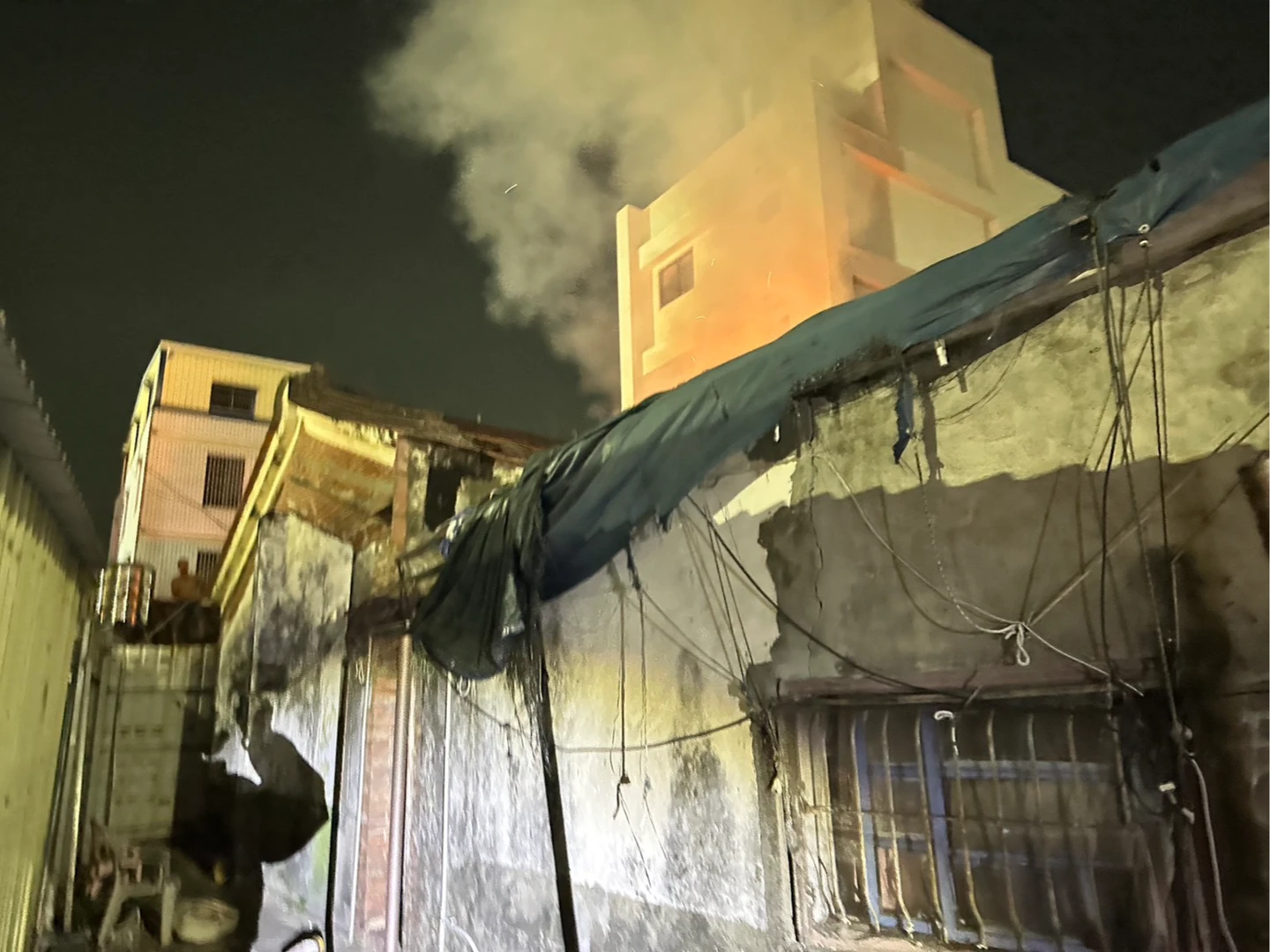 高雄燕巢三合院深夜惡火！女租客疑命喪房內　遺體碳化待驗身分