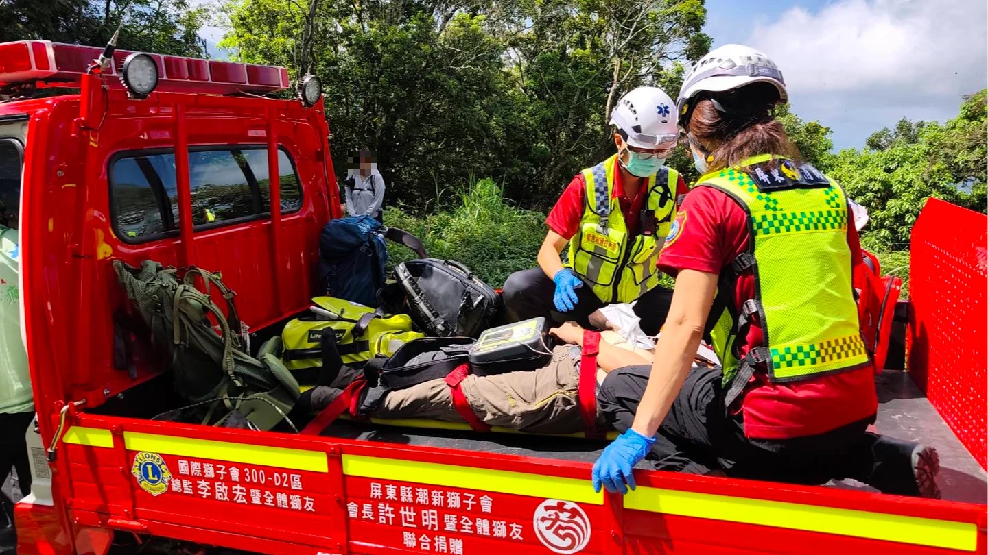 北大武山腳下突倒地！61歲男登山前失去生命跡象　警消急救送醫搶命